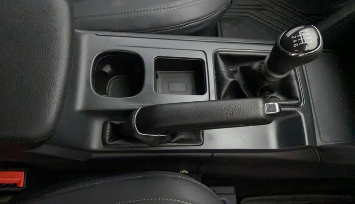 2022 Mahindra XUV700 MX D MT 5 STR, Diesel, Manual, 16,237 km, Gear Lever