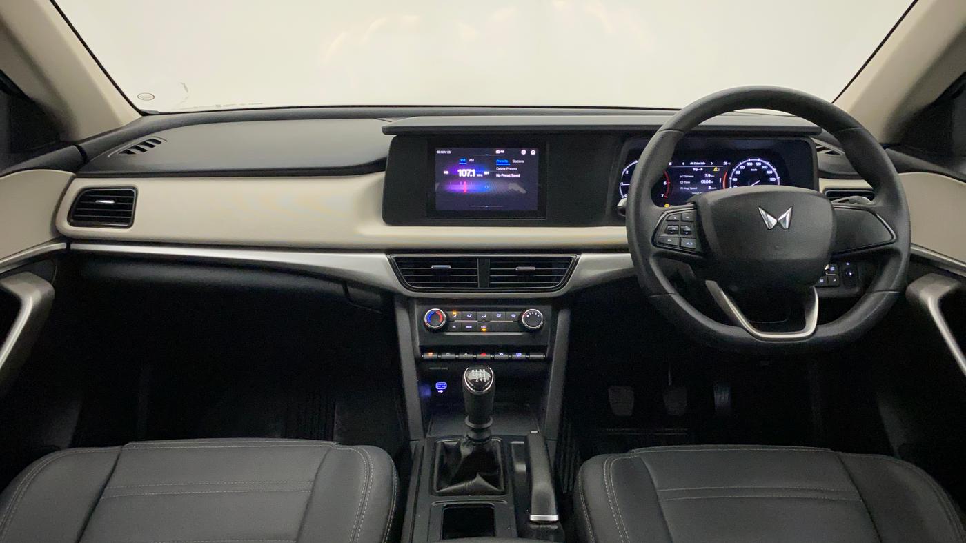 2022 Mahindra XUV700 MX D MT 5 STR, Diesel, Manual, 16,237 km, Dashboard