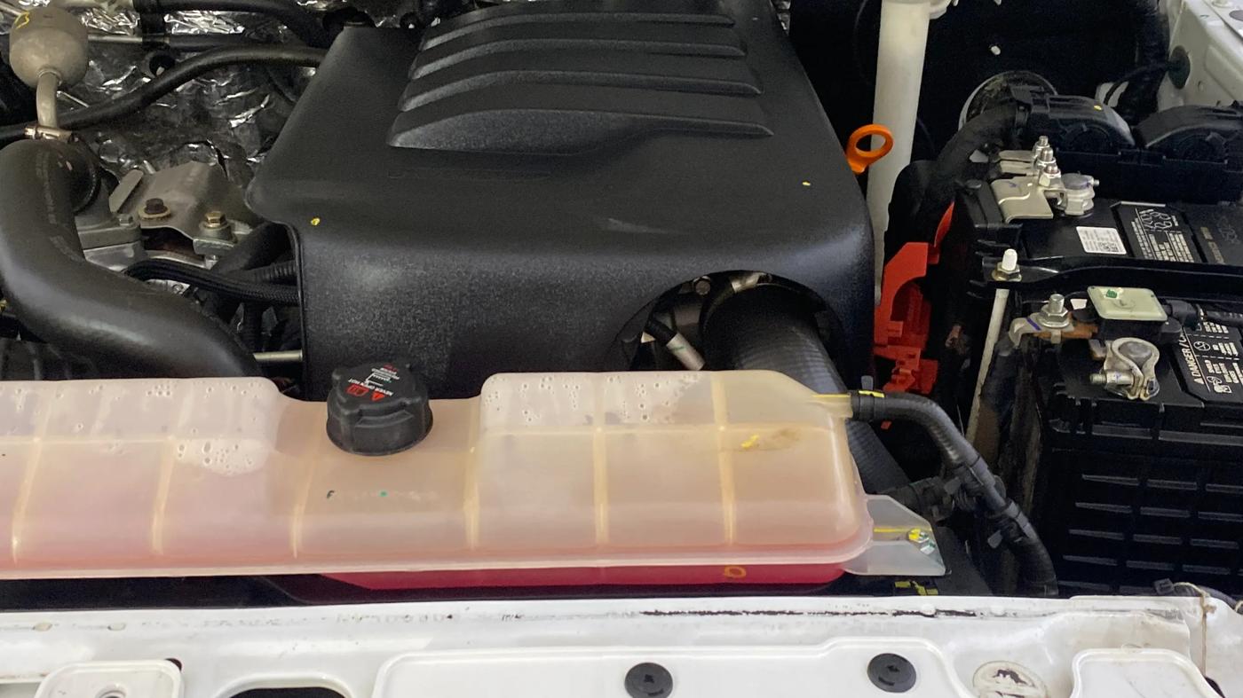 2025 Mahindra Thar Roxx  AX7 L Petrol AT 2WD, Petrol, Automatic, 29,898 km, Engine View - Left