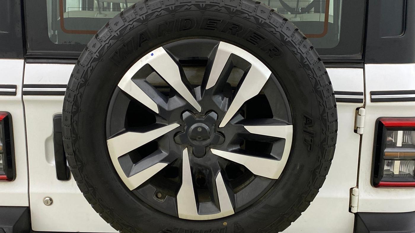 2025 Mahindra Thar Roxx  AX7 L Petrol AT 2WD, Petrol, Automatic, 29,898 km, Spare Tyre