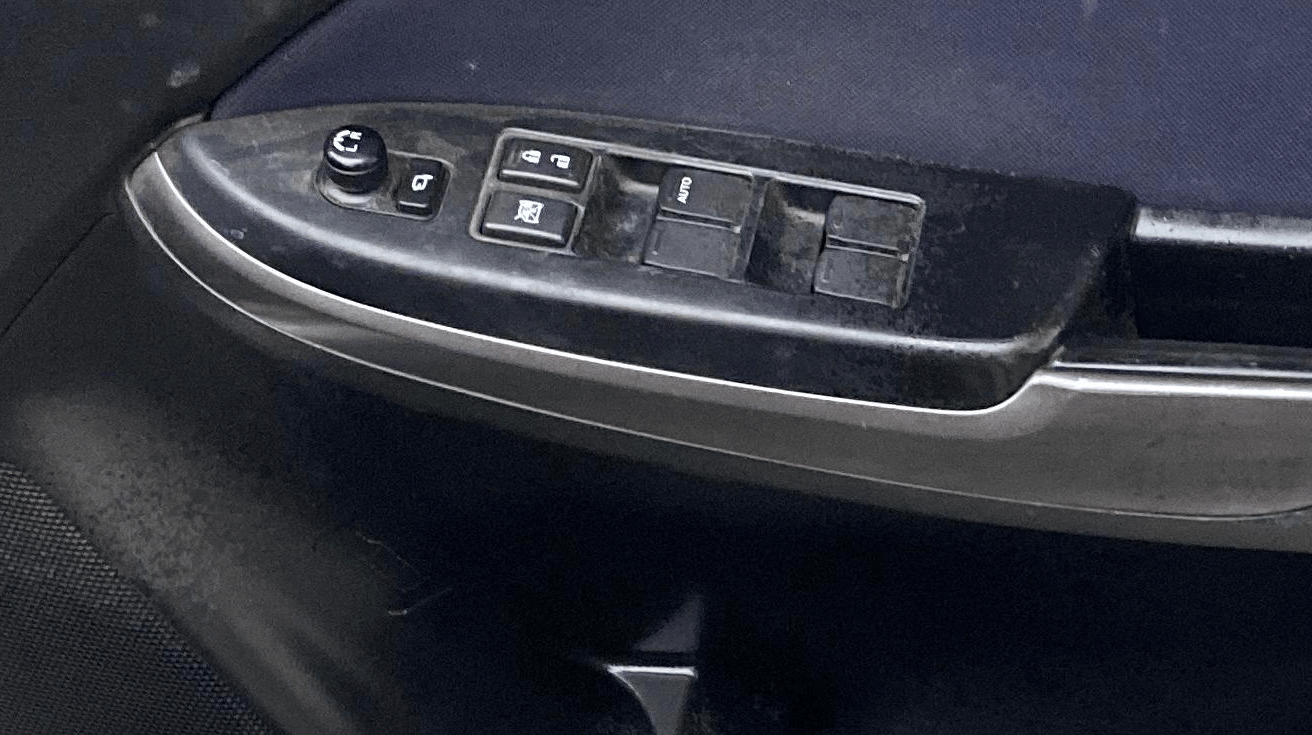 2020 Maruti Baleno ZETA CVT PETROL 1.2, Petrol, Automatic, 61,401 km, Driver Side Door Panels Control