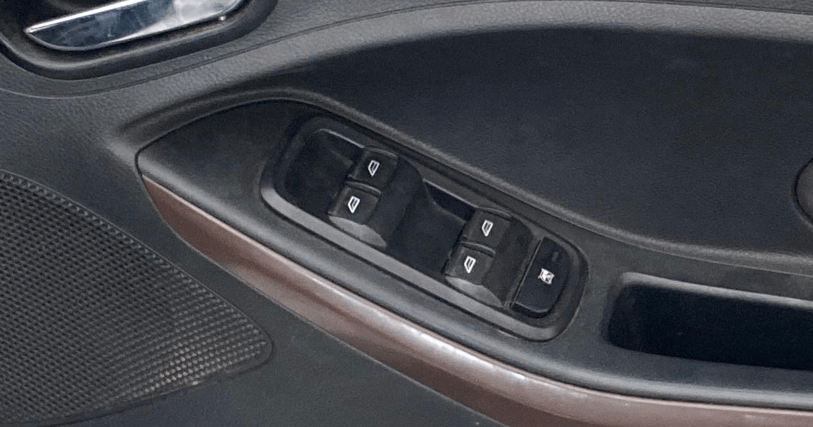 2019 Ford FREESTYLE TITANIUM 1.2 PETROL, Petrol, Manual, 69,996 km, Driver Side Door Panels Control