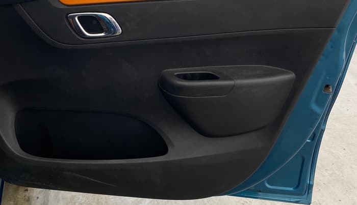 2019 Renault Kwid CLIMBER 1.0 (O), Petrol, Manual, 39,762 km, Driver Side Door Panels Control