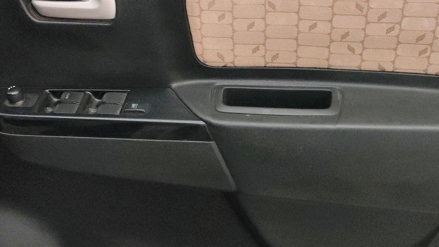 2017 Maruti Wagon R 1.0 VXI, Petrol, Manual, 34,692 km, Driver Side Door Panels Control