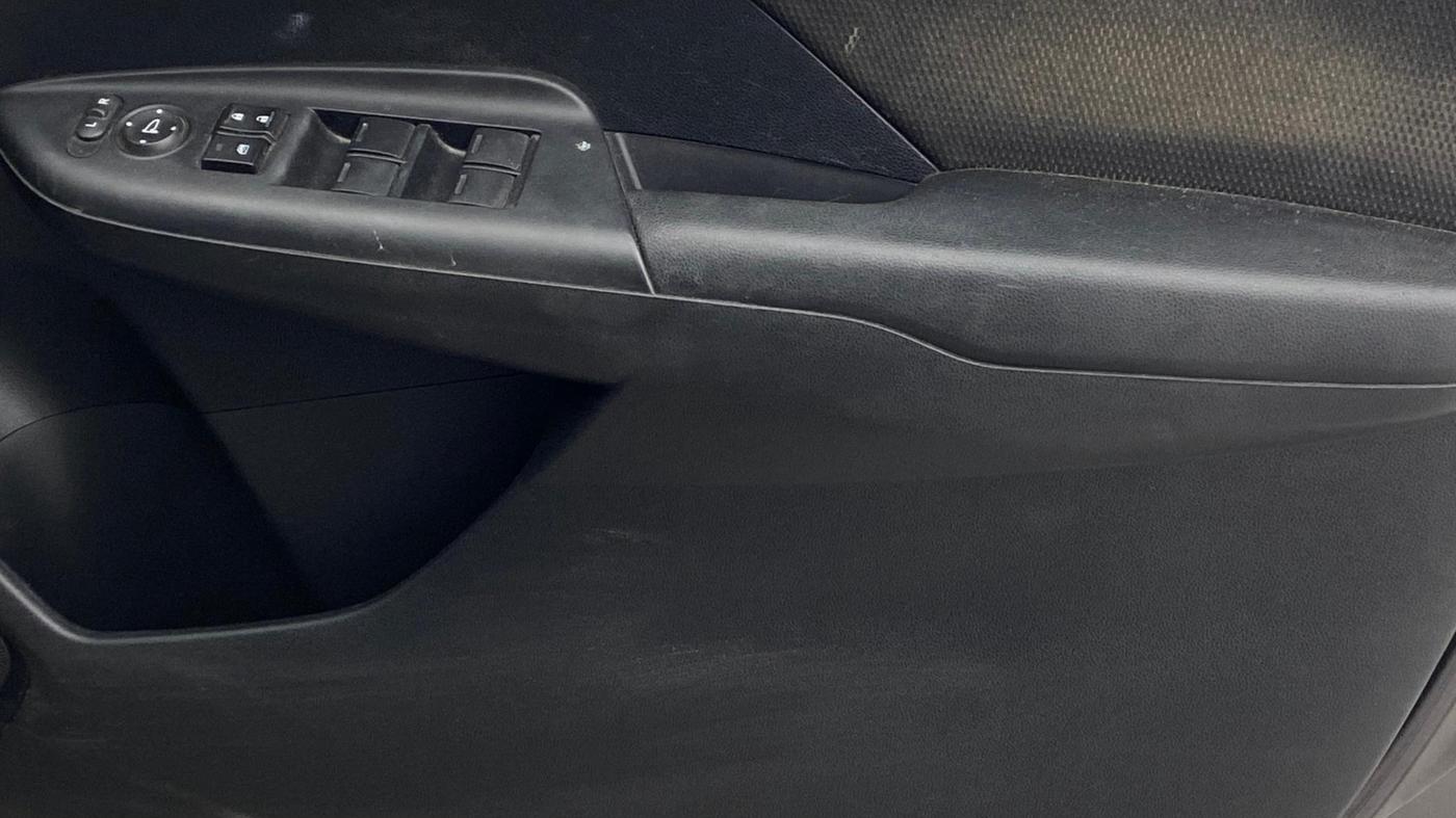 2019 Honda WR-V 1.2L I-VTEC S MT, Petrol, Manual, 1,35,221 km, Driver Side Door Panels Control