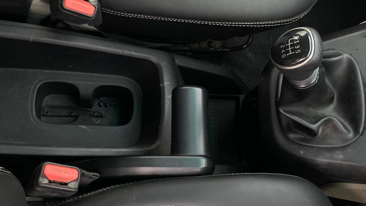2019 Mahindra MARAZZO M2 8 STR, Diesel, Manual, 33,351 km, Gear Lever