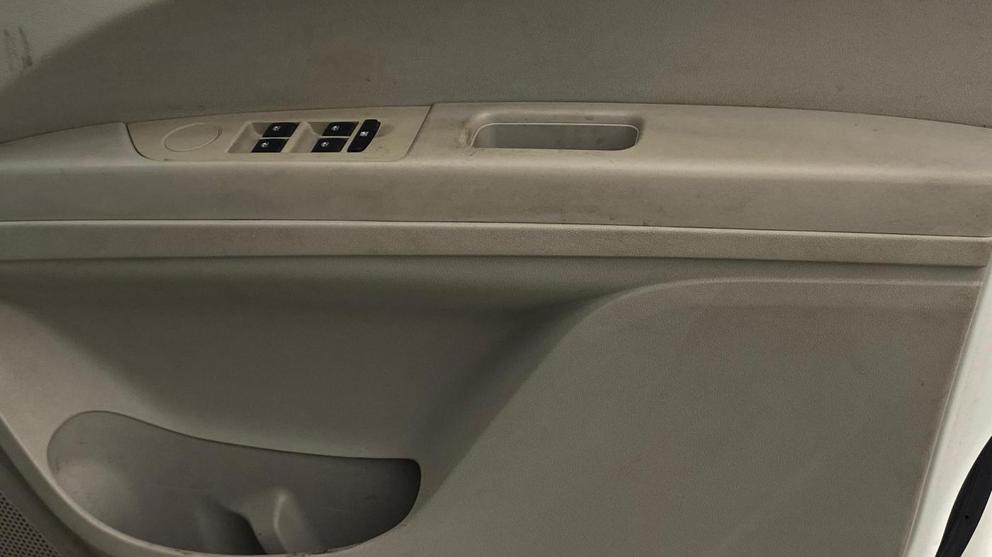 2019 Mahindra MARAZZO M2 8 STR, Diesel, Manual, 33,351 km, Driver Side Door Panels Control