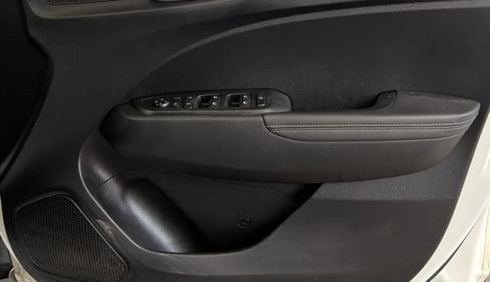 2021 Hyundai VENUE SX 1.0 (O) TURBO IMT, Petrol, Manual, 80,546 km, Driver Side Door Panels Control