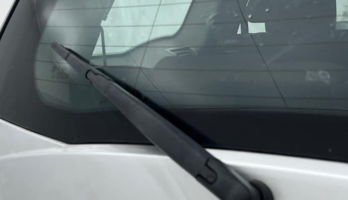 2013 Mahindra XUV500 W6, Diesel, Manual, 1,26,648 km, Rear Wiper