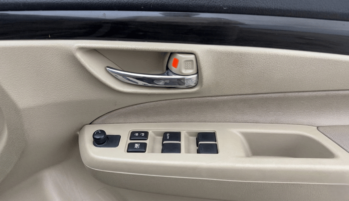 2016 Maruti Ciaz VXI (O), Petrol, Manual, 89,780 km, Driver Side Door Panels Control