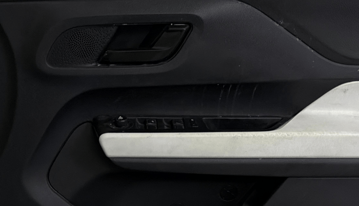 2022 Tata PUNCH ACCOMPLISHED MT, Petrol, Manual, 87,363 km, Driver Side Door Panels Control