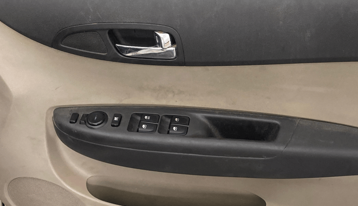 2014 Hyundai i20 ASTA 1.4 CRDI, Diesel, Manual, 1,42,812 km, Driver Side Door Panels Control