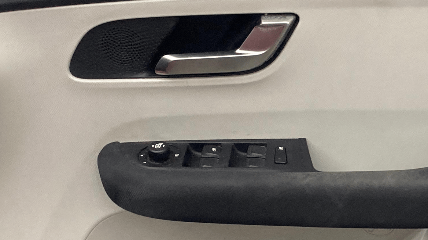 2022 Tata ALTROZ XZ PLUS I-TURBO PETROL, Petrol, Manual, 51,342 km, Driver Side Door Panels Control