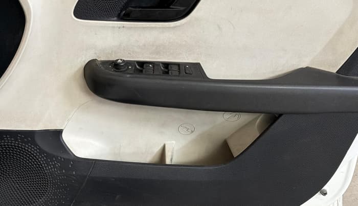 2024 Tata ALTROZ XM PLUS CNG, CNG, Manual, 61,558 km, Driver Side Door Panels Control