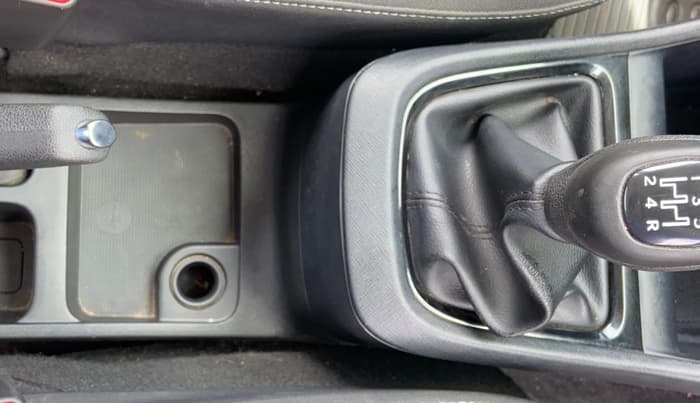 2023 Tata PUNCH ADVENTURE CAMO MT, Petrol, Manual, 32,753 km, Gear Lever