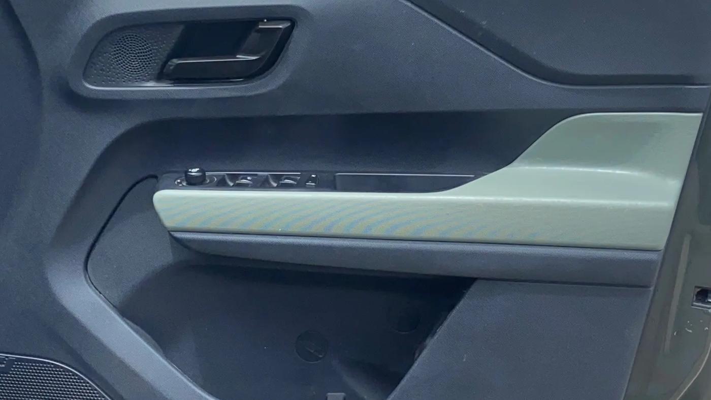 2023 Tata PUNCH ADVENTURE CAMO MT, Petrol, Manual, 32,792 km, Driver Side Door Panels Control