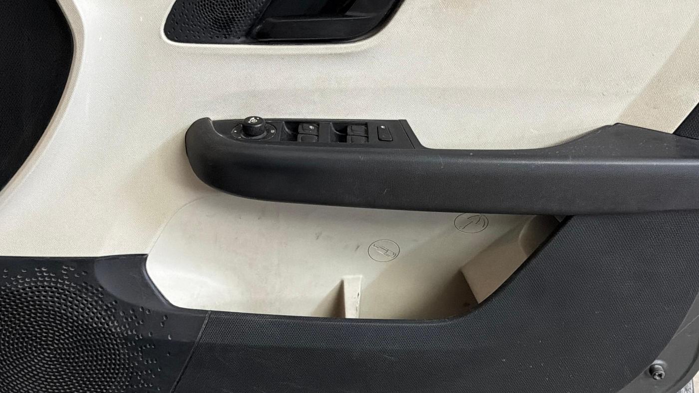 2022 Tata ALTROZ XM PLUS PETROL, CNG, Manual, 53,551 km, Driver Side Door Panels Control
