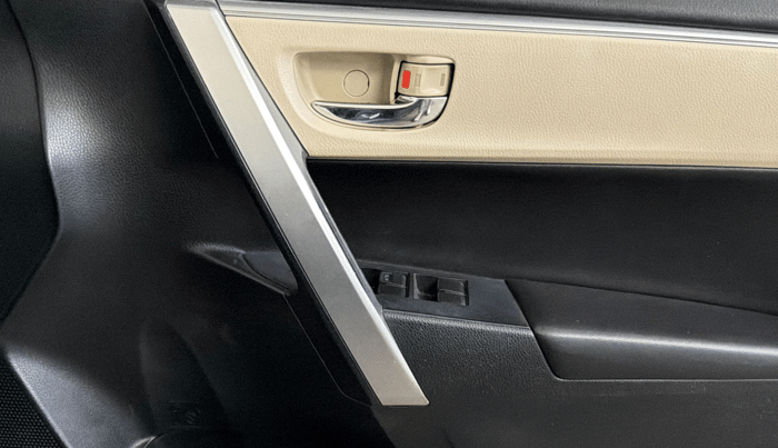 2014 Toyota Corolla Altis VL CVT PETROL, Petrol, Automatic, 86,863 km, Driver Side Door Panels Control