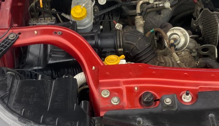 2018 Mahindra TUV300 T10 DUAL TONE, Diesel, Manual, 1,14,191 km, Engine View - Right