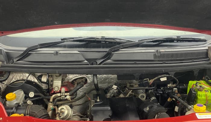 2018 Mahindra TUV300 T10 DUAL TONE, Diesel, Manual, 1,14,191 km, Engine View