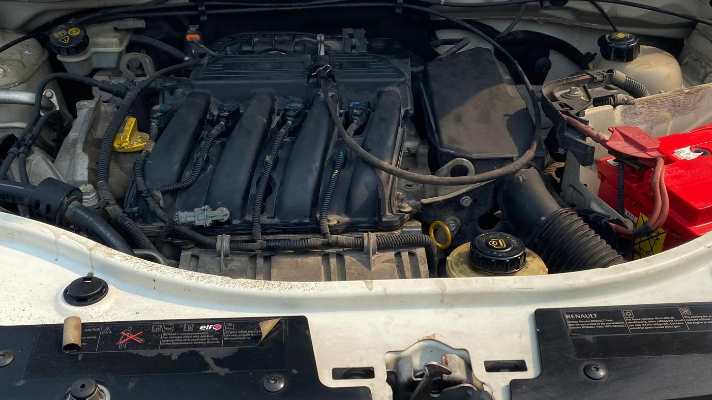 2015 Renault Duster RXE PETROL, Petrol, Manual, 62,914 km, Engine View