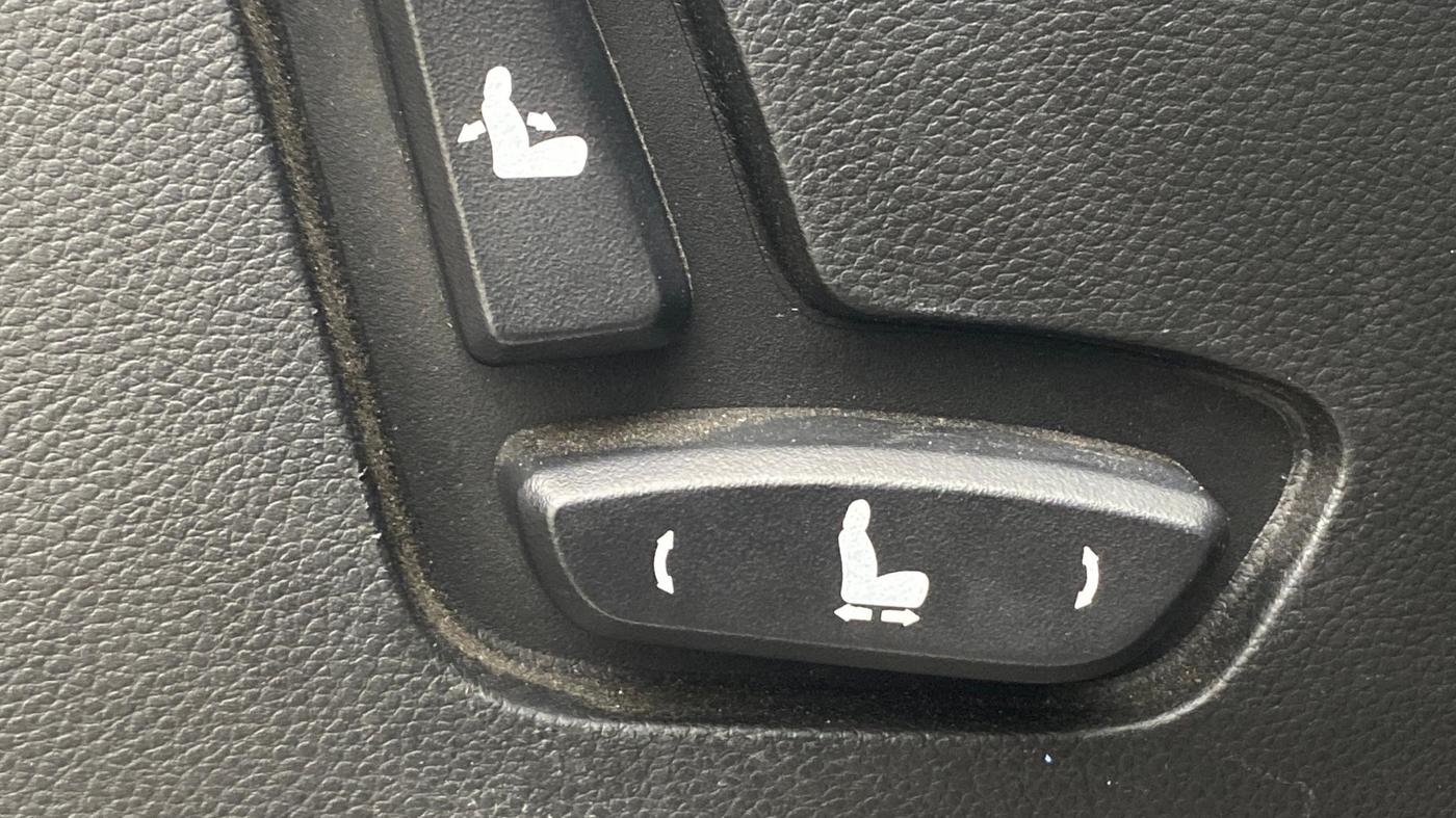 2023 MG HECTOR PLUS SAVVY PRO 1.5 TURBO CVT 7 STR, Petrol, Automatic, 62,118 km, Driver Side Adjustment Panel