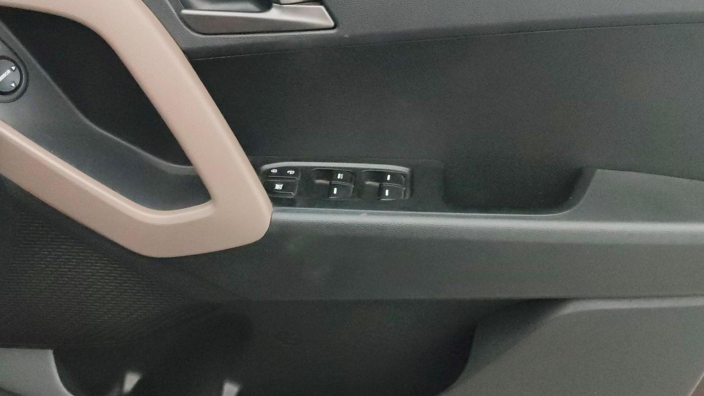 2015 Hyundai Creta SX PLUS 1.6 PETROL, Petrol, Manual, 43,385 km, Driver Side Door Panels Control