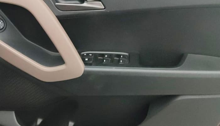 2015 Hyundai Creta SX PLUS 1.6 PETROL, Petrol, Manual, 43,385 km, Driver Side Door Panels Control