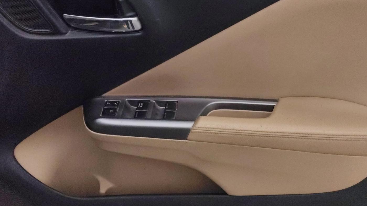 2016 Honda City 1.5L I-VTEC VX, CNG, Manual, 65,739 km, Driver Side Door Panels Control