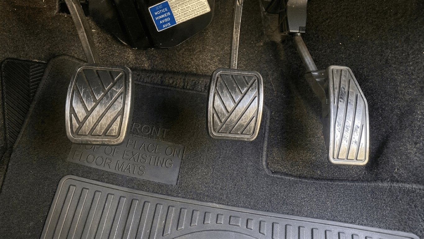 2021 Maruti Baleno DELTA PETROL 1.2, Petrol, Manual, 1,04,784 km, Pedals