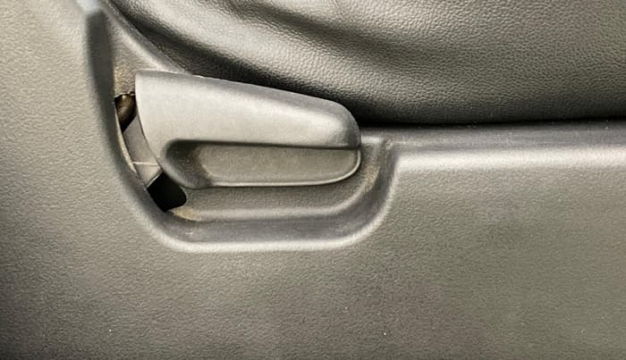 2013 Maruti Wagon R 1.0 LXI CNG, CNG, Manual, 52,226 km, Driver Side Adjustment Panel