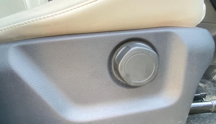 2021 Mahindra XUV700 AX 7 P AT 7 STR, Petrol, Automatic, 21,291 km, Driver Side Adjustment Panel