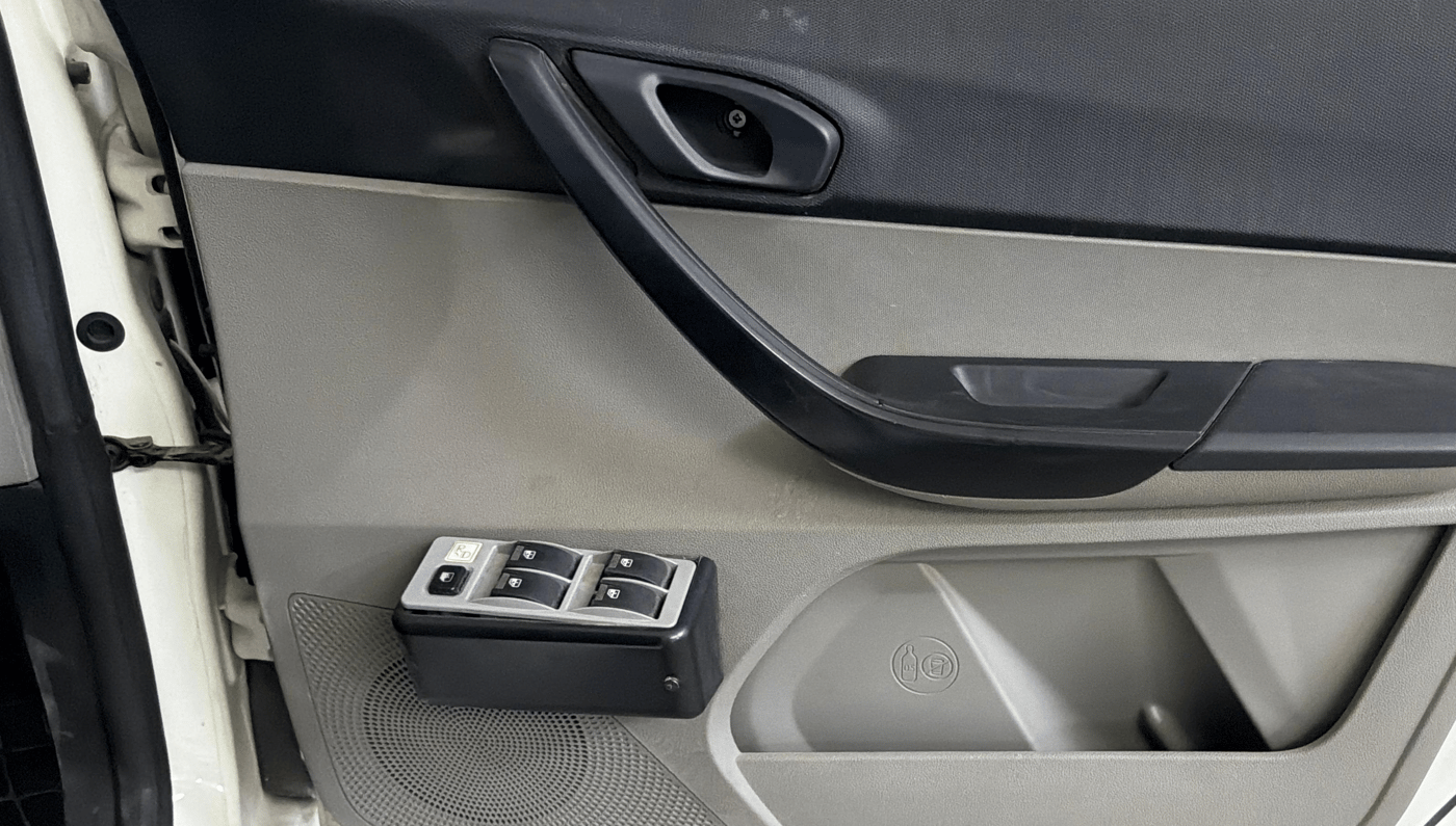 2018 Tata Tiago XE PETROL, Petrol, Manual, 23,112 km, Driver Side Door Panels Control