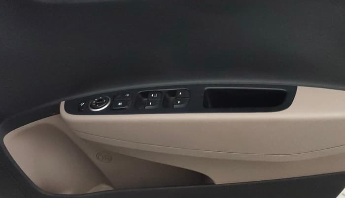 2018 Hyundai Grand i10 ASTA 1.2 KAPPA VTVT, Petrol, Manual, 72,491 km, Driver Side Door Panels Control
