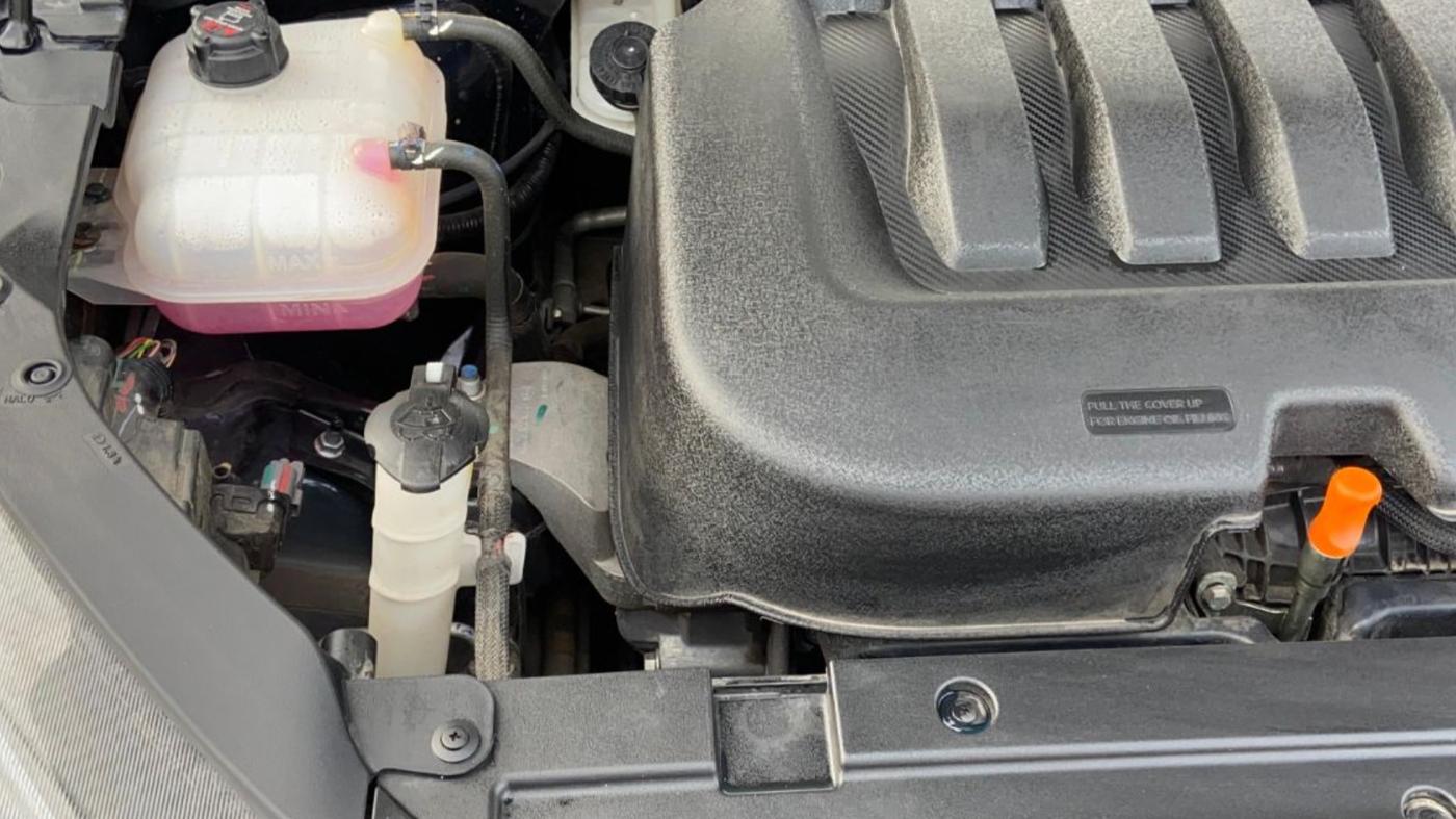 2022 Mahindra XUV700 AX 5 P AT 5 STR, Petrol, Automatic, 20,014 km, Engine View - Right