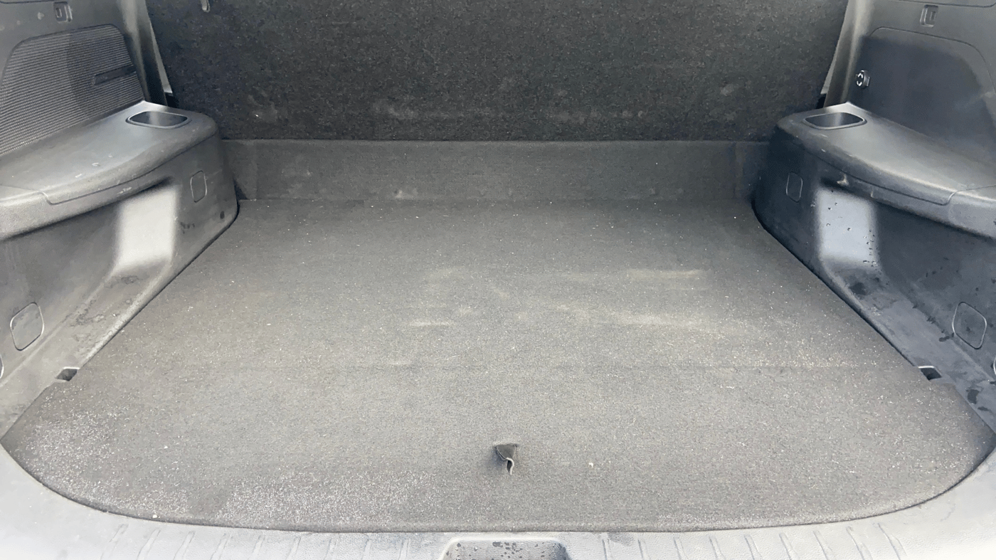 2022 Mahindra XUV700 AX 5 P AT 5 STR, Petrol, Automatic, 20,014 km, Boot Inside