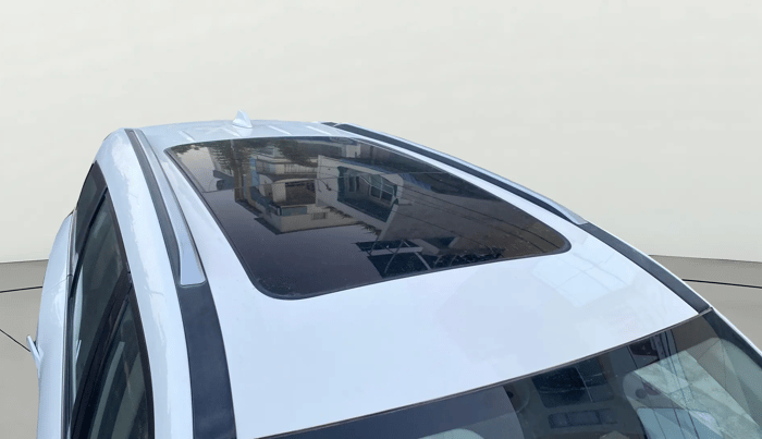 2021 Mahindra XUV700 AX 7 LUXURY D AT 7 STR, Diesel, Automatic, 77,604 km, Moonroof/ Sunroof