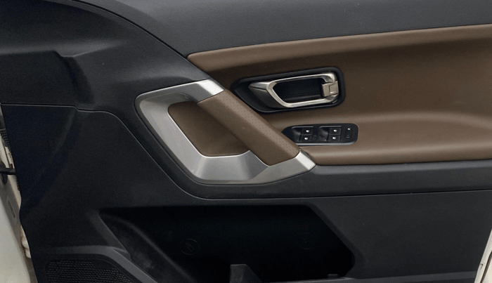 2022 Tata Harrier XZ SUNROOF 2.0L, Diesel, Manual, 60,425 km, Driver Side Door Panels Control