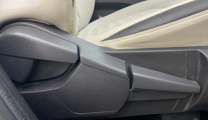 2021 Renault Kiger RXT 1.0 TURBO MT, Petrol, Manual, 17,519 km, Driver Side Adjustment Panel