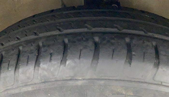2014 Maruti Ritz VXI, Petrol, Manual, 62,031 km, Right Front Tyre Tread