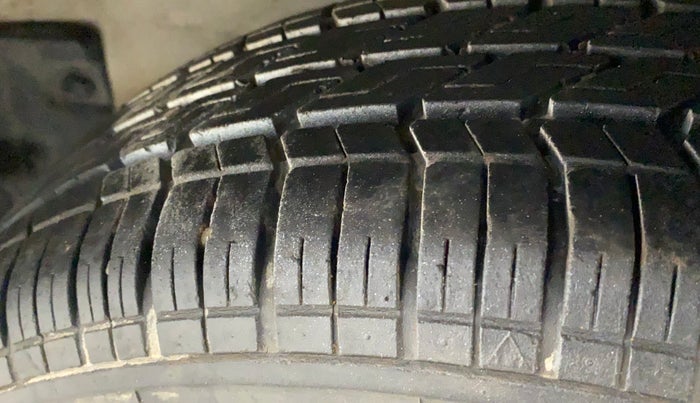 2014 Maruti Ritz VXI, Petrol, Manual, 62,031 km, Left Rear Tyre Tread