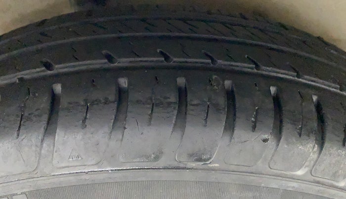 2014 Maruti Ritz VXI, Petrol, Manual, 62,031 km, Right Rear Tyre Tread