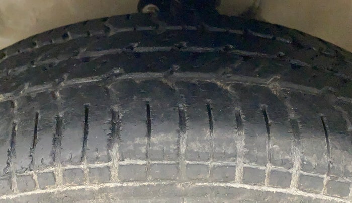 2014 Maruti Ritz VXI, Petrol, Manual, 62,031 km, Left Front Tyre Tread