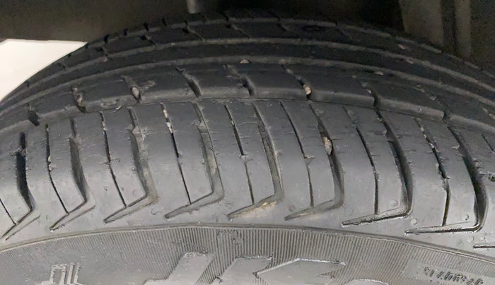 2015 Renault Kwid RXT 0.8, Petrol, Manual, 44,033 km, Right Rear Tyre Tread