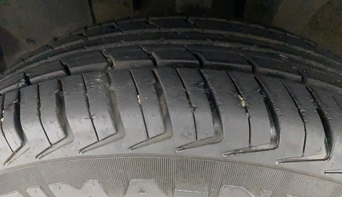 2015 Renault Kwid RXT 0.8, Petrol, Manual, 44,033 km, Left Front Tyre Tread