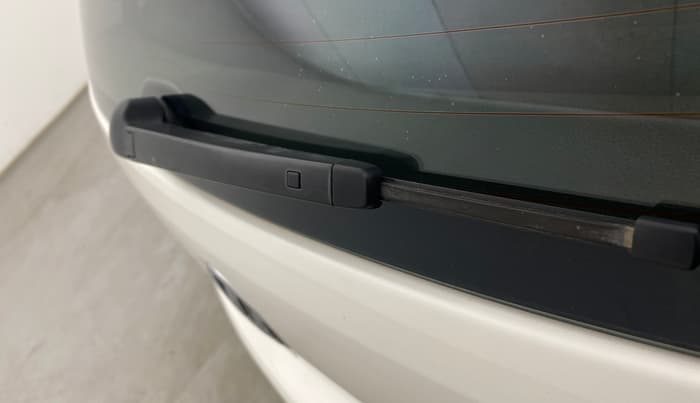 2017 Volkswagen Polo HIGHLINE1.2L, Petrol, Manual, 1,21,096 km, Rear Wiper