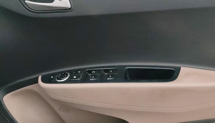2015 Hyundai Grand i10 SPORTZ 1.2 KAPPA VTVT, Petrol, Manual, 1,13,975 km, Driver Side Door Panels Control