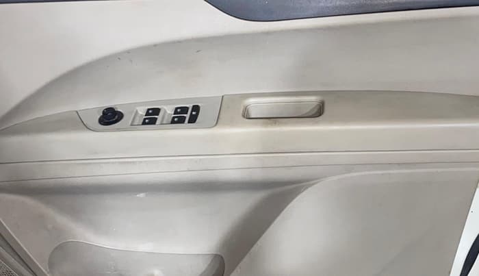 2019 Mahindra MARAZZO M4 8 STR, Diesel, Manual, 1,25,202 km, Driver Side Door Panels Control