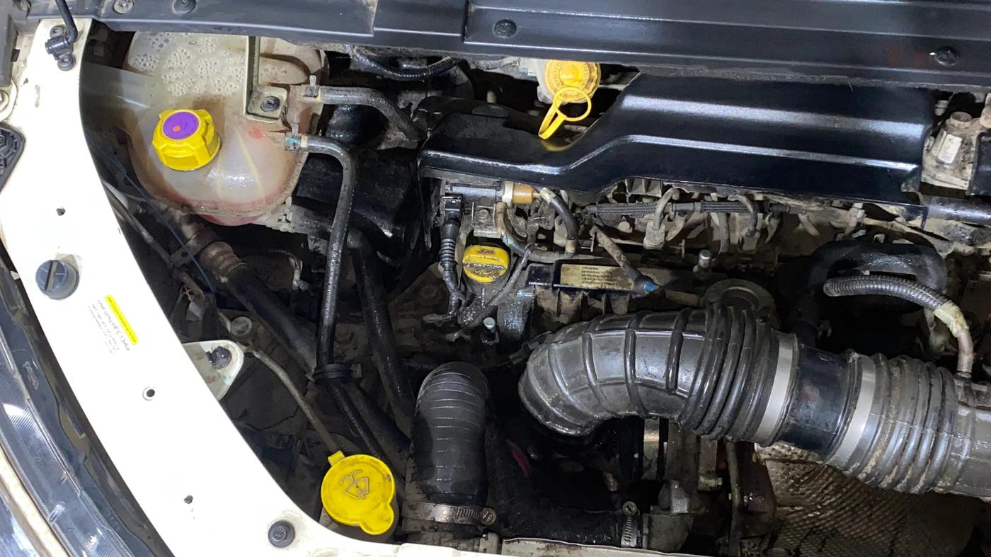 2019 Mahindra MARAZZO M4 8 STR, Diesel, Manual, 1,25,246 km, Engine View - Right