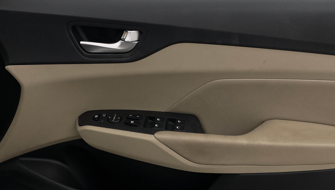 2022 Hyundai Verna SX (O)1.5 MPi, Petrol, Manual, 32,554 km, Driver Side Door Panels Control